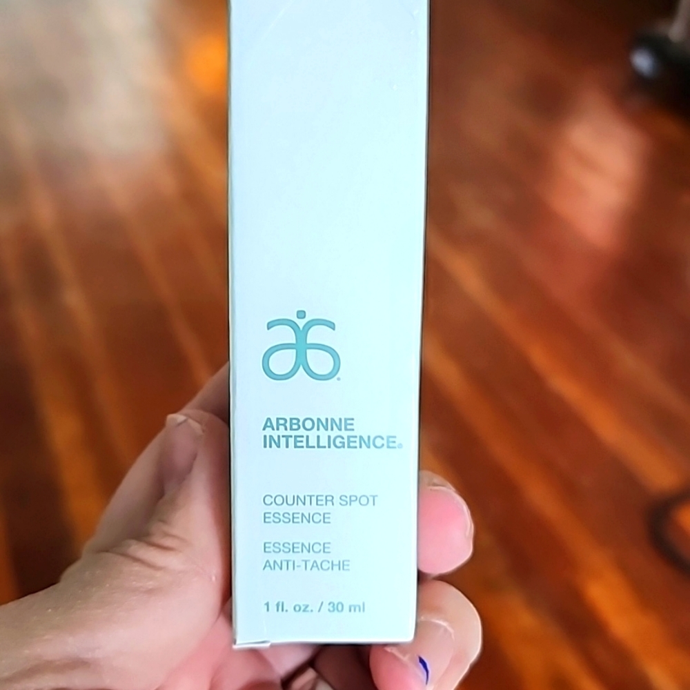 ARBONNE Counter spot essence, new!